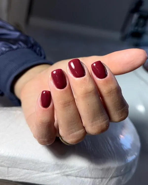 Esmaltação em gel bordô